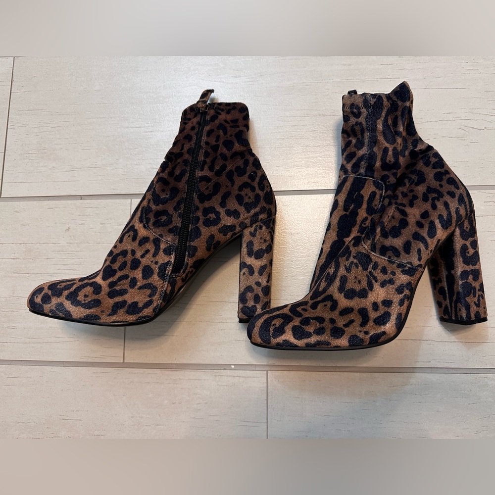 Steve Madden Brown and Black Heeled Boots - Picture 4 of 6